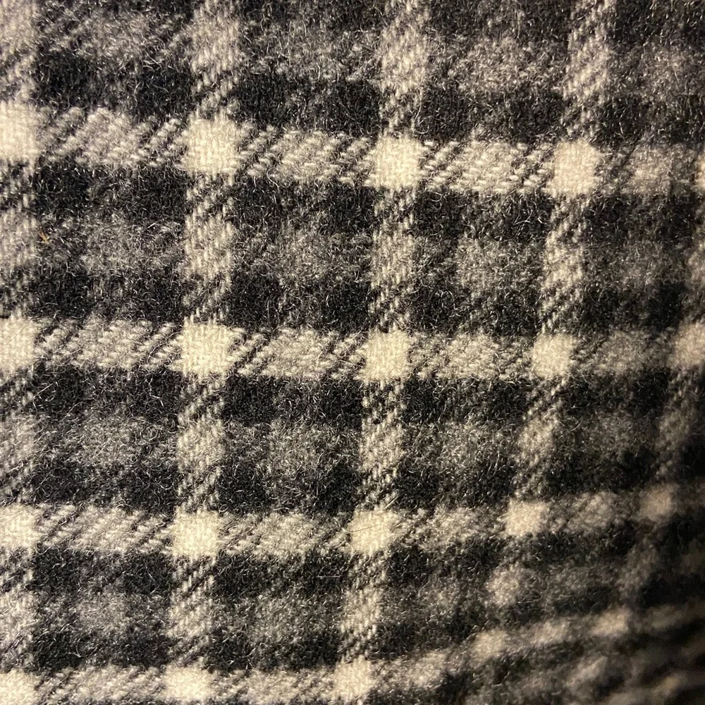 100% Cashmere Plaid Scarf — Ergo Montovani. Black and White Checkered Scarf.
